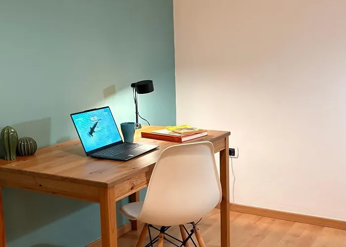 Apartment 3bedroom Flat, 2 Bath In Plaza De La Feria *