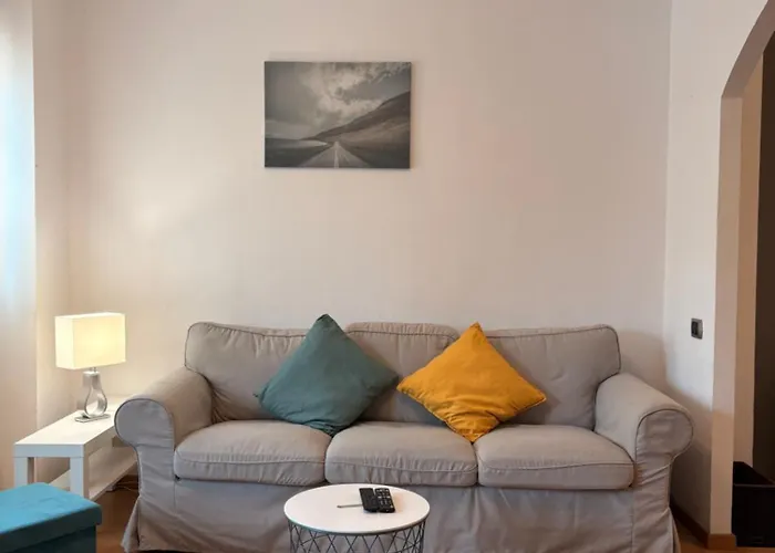 3bedroom Flat, 2 Bath In Plaza De La Feria Apartment