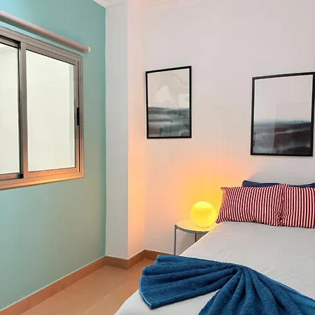 3bedroom Flat, 2 Bath In Plaza De La Feria Apartamento