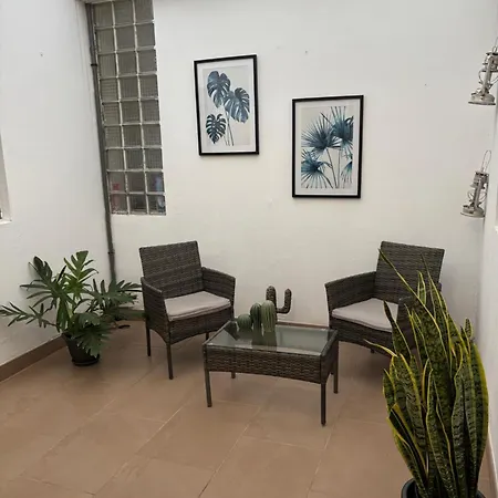 3bedroom Flat, 2 Bath In Plaza De La Feria Apartamento