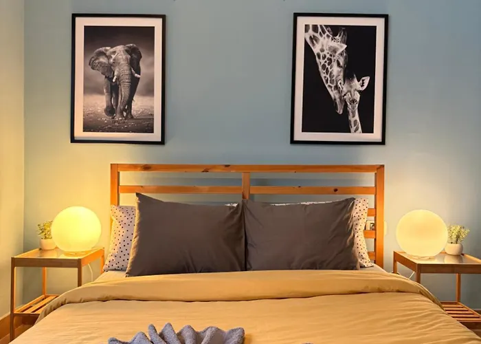 Apartament 3bedroom Flat, 2 Bath In Plaza De La Feria *