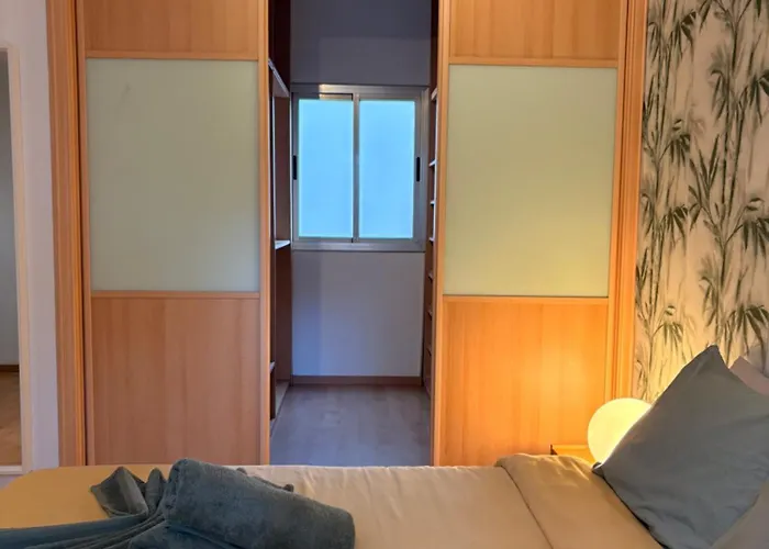 3bedroom Flat, 2 Bath In Plaza De La Feria *