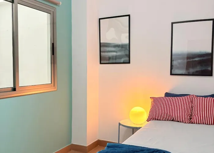 3bedroom Flat, 2 Bath In Plaza De La Feria Apartamento